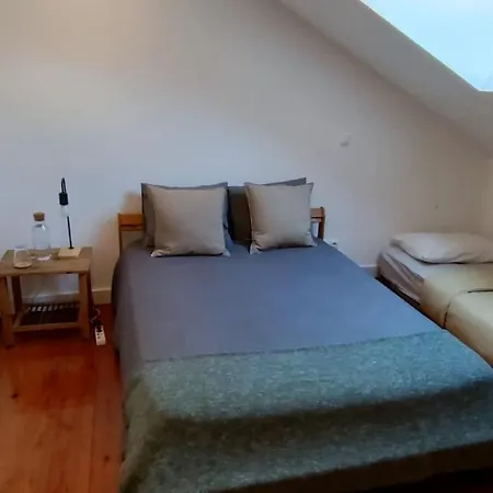 Triplo Com Wc Privativo No Coracao Do Chiado Homestay Lisbon