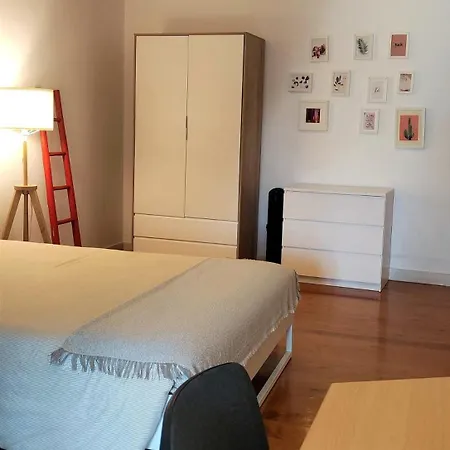 Triplo Com Wc Privativo No Coracao Do Chiado