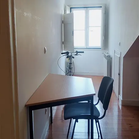 Triplo Com Wc Privativo No Coracao Do Chiado